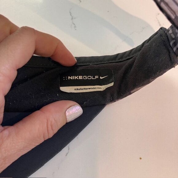 Nike Golf Women’s Visor Gray And White Moisture Wick Big Bill - Picture 5 of 9